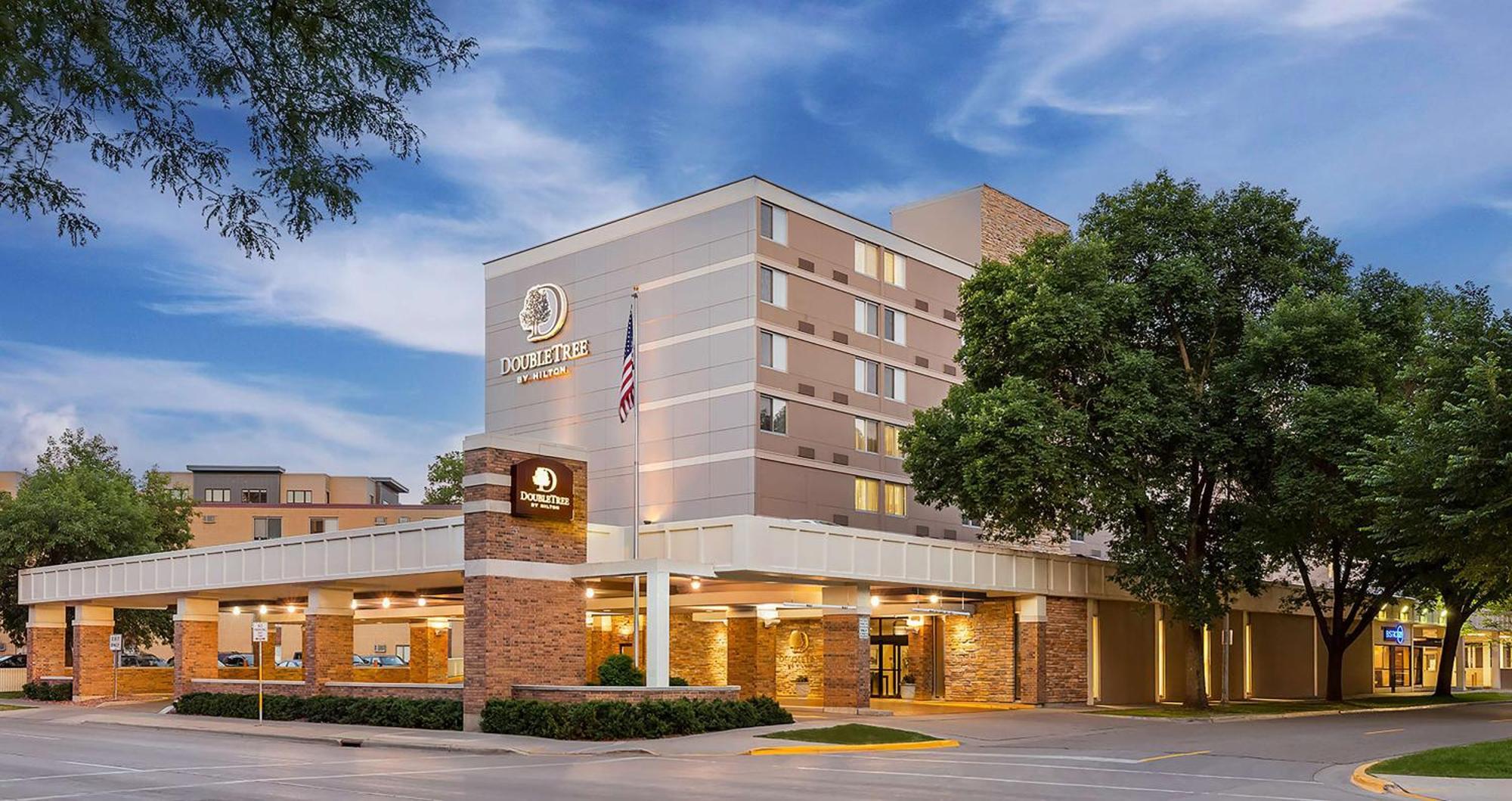 Hotel Doubletree By Hilton Madison Downtown Exterior foto